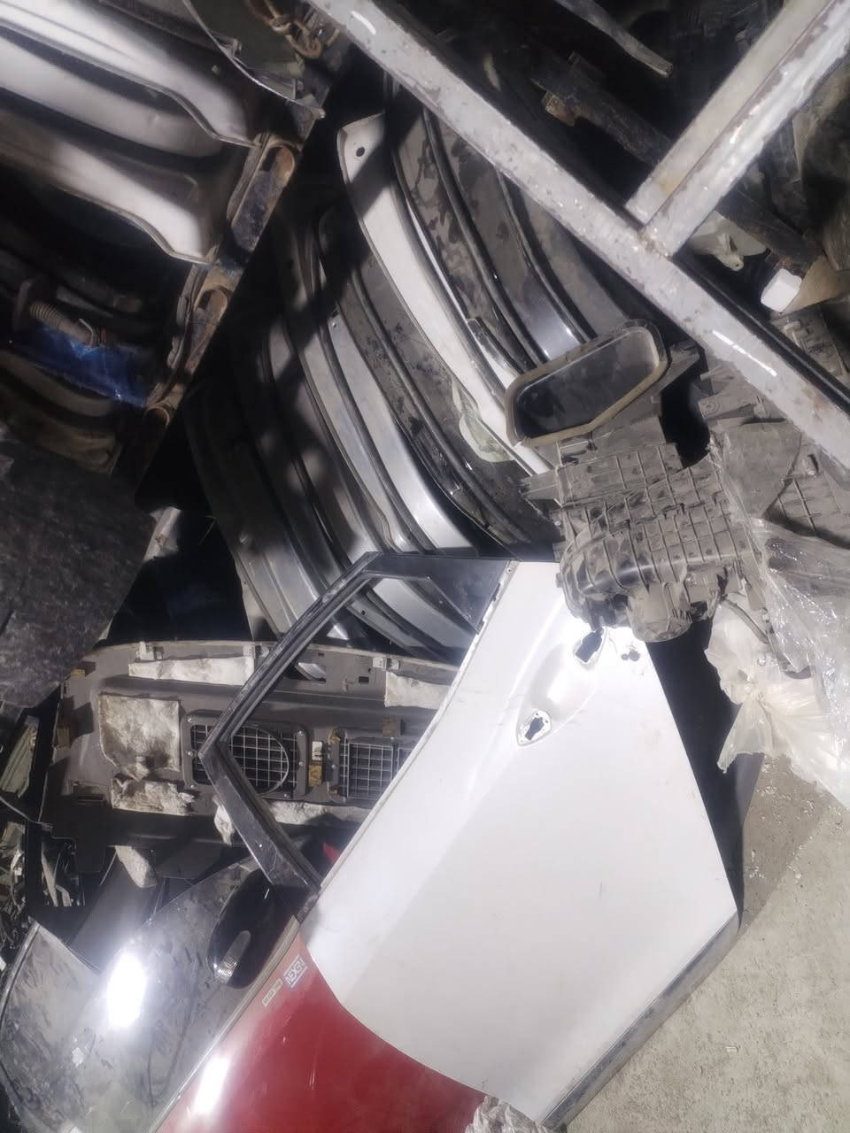 ابواب كادنزه للبيع
لون سلفرر
لون ابيض
متوفر ***********
***********
 موقع غزاليه شارع ١٥ الهياكل وره دائرت المجاري بل
