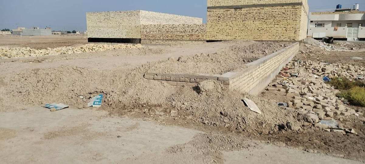 سلام عليكم قطعه ارض للبيع بالمدثره كامله مجاري ماي تبليط بتلو مساحه 400م لاتصال على  ***********
