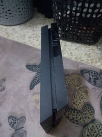 بلي ستيشن فور فات مهكر السعر 180 وبي مجال الاتصال على هذا الرقم 077180...