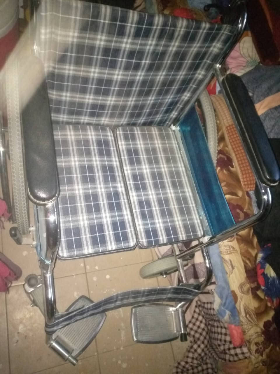 العربانه الله شاهد جديده مستخدمه بس سبوع واحد سعره 100 وبيه مجال وجنطه 30 وترامز جبير 15 وصغير 10 وصوبه 20 مامتوجد عله فيس هذه رقمي ***********
