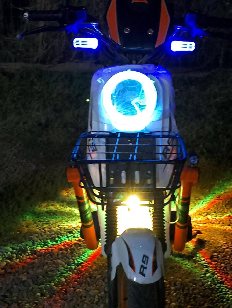 السلام عليكم ورحمة الله
بويسكل شحن R9
موديل 2025
5 بطاريات 26 انبير 
سرعه 99
السعر 450 وبي مجال
للاستفسار الاتصال على الرقم ***********
