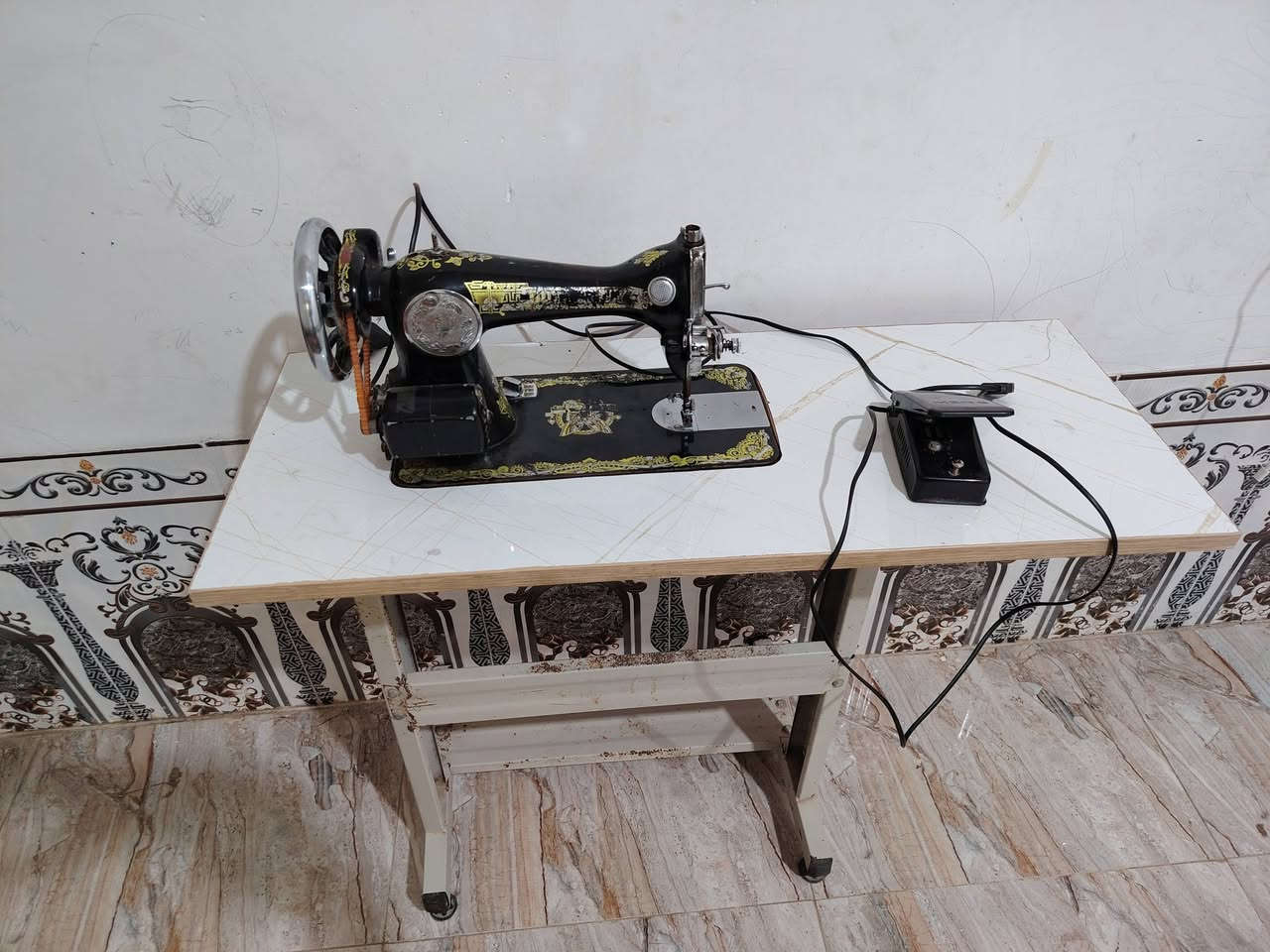 سلام عليكم مكينه خياطه نضيفه سعر 80 وميز تلفزيون 📺 ب 50 مكان زنكوره رقم 📱 الهاتف *********** او خاص
