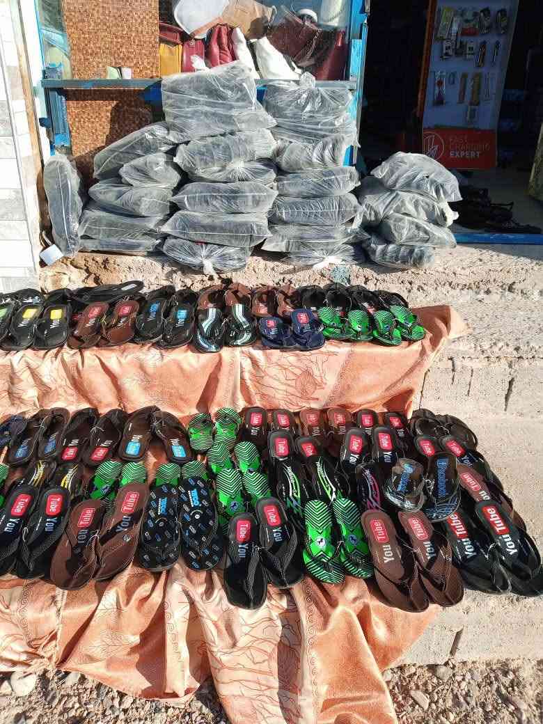 يتوفر في مجمع الملك شحاطه ام اصبع سعر فقط ٢٠٠٠ دينار لا غيرها اصحاب محلات اسعار تختلف يوجد ٤٠ درزن


**إذا كنت صاحب هذا الإعلان وتريد حذفه لأي سبب، رجاءا أرسل رسالة إلى الدعم الفني**