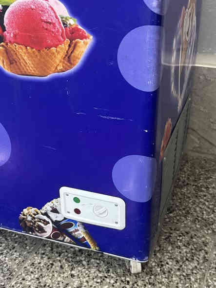 مجمدة بحالة ممتازة صارلة سنة رايدة ب350 وبيها مجال بسيط *********** مكاني بغداد حي اور
