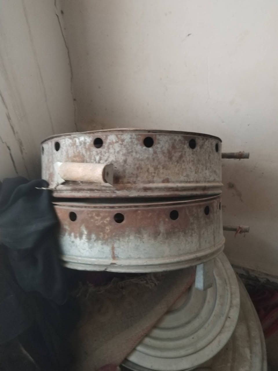 السلام عليكم غساله اوتماتيك للبيع شغاله بس بيهه عطل بسيط سعره ٧٥ وتنور غاز ارضي سعره ٢٠ تواصل خاص رقم الهاتف *********** مكاني فضليه
