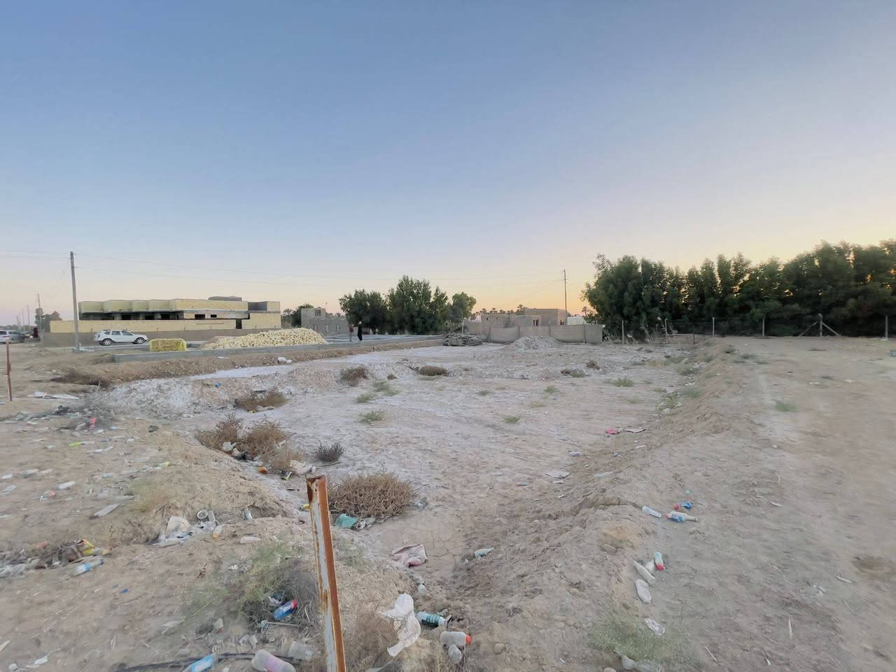 ارض زراعيه تخبل على طريق الغراف-الحمزه مساحتها 900 متر مربع موقع تجاري حرف T الواجهه 25 والنزال 36 وكلشي متوفر ماي اساله وكهرباء والمحوله تبعد عشر امتار فقط اتصل على الرقم ***********
