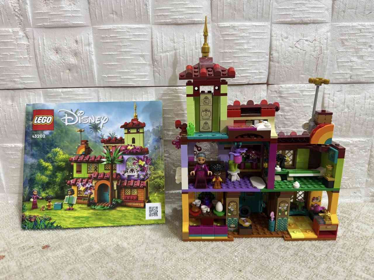 مادريجل (LEGO Disney The Madrigal House) رقم 43202.
تتكون المجموعة من 587 قطعة.
تشمل شخصيات ميرابيل وأنطونيو وأبويلا من ديزني.
تتميز بتفاصيل ممتعة مثل سرير قلاب وريشة طقس دوارة.
مناسبة لمحبي فيلم ديزني "إنكانتو" (Encanto).
السعر ٣٠ الف 
نقص فقط مجسم الابنيه


**إذا كنت صاحب هذا الإعلان وتريد حذفه لأي سبب، رجاءا أرسل رسالة إلى الدعم الفني**