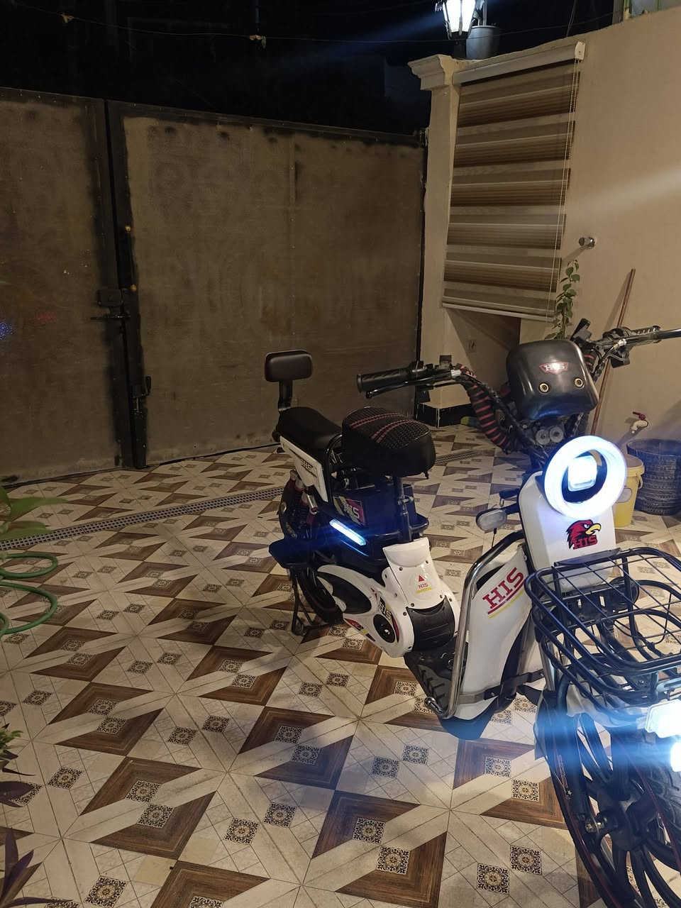 سلام عليكم ‏دراجة شحن للبيع  مع فارة للغسل المكان بهرز الاتصال على الرقم الموجود ‏‪***********‬‏￼

