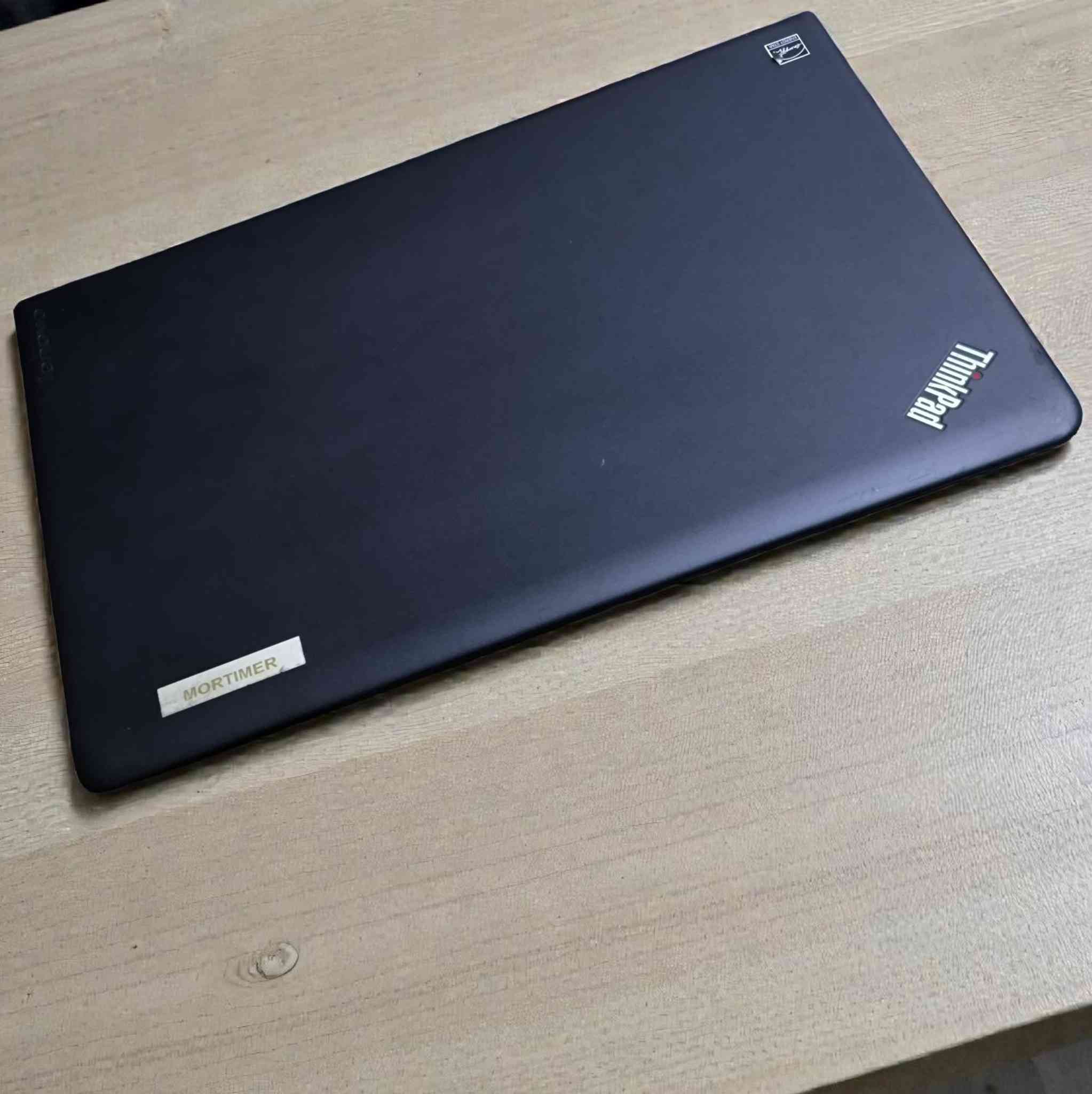 ⭐حياكم الله زبائننا الكرام توفر حديثاً لابتوب. 
Lenovo ThinkPad E550
⚙️ المعالج: كوراي 3 – الجيل الرابع
🧠 الرام: 4 كيكا – ددر3
💾 الهارد: 120 كيكا – SSD السريع
🖥 حجم شاشة عملاق: 15.6 انج
🎮 كرت شاشة داخلي: انتل كرافيس بحجم (4GB)
المن تفيد؟
✔️ طلاب
✔️ موظفين
✔️ شغل مكتبي وبرامج أوفيس
✔️ تصفح، إنترنت، ودراسة
حاسبة عملية واعتمادية للاستخدام اليومي
🎁 الملحقات: ✔️ شاحن Lenovo أصلي
✔️ حقيبة لابتوب
✔️ ماوس + ماوس باد
💰 السعر: 140 ألف
🚚 توصيل مجاني
📍 العنوان: بغداد – الأمين الثانية – نواب الضباط
للتواصل عبر ماسنجر الصفحة أو واتساب:
📞 ***********
