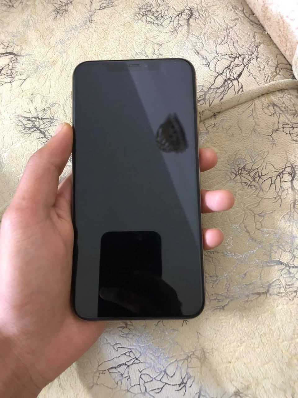 السلام عليكم ايفون اكس اس ماكس
مبدل بطاريه + شاشه اصليات ذاكره ٢٥٦ دبل سيم 
جهاز ضهره مكسور فقط ومرات تصير بي حاله يرست مرتين تلاثه بعدين يشتغل طبيعي فلات عاطل يكلف ٢٥ الجهاز تأخذه الك مهله يوم تفحصه وتكمل إذا ماعجبك جهاز ترجعه 
السعر ٢٢٥ وبي مجال قليل كلش ***********

