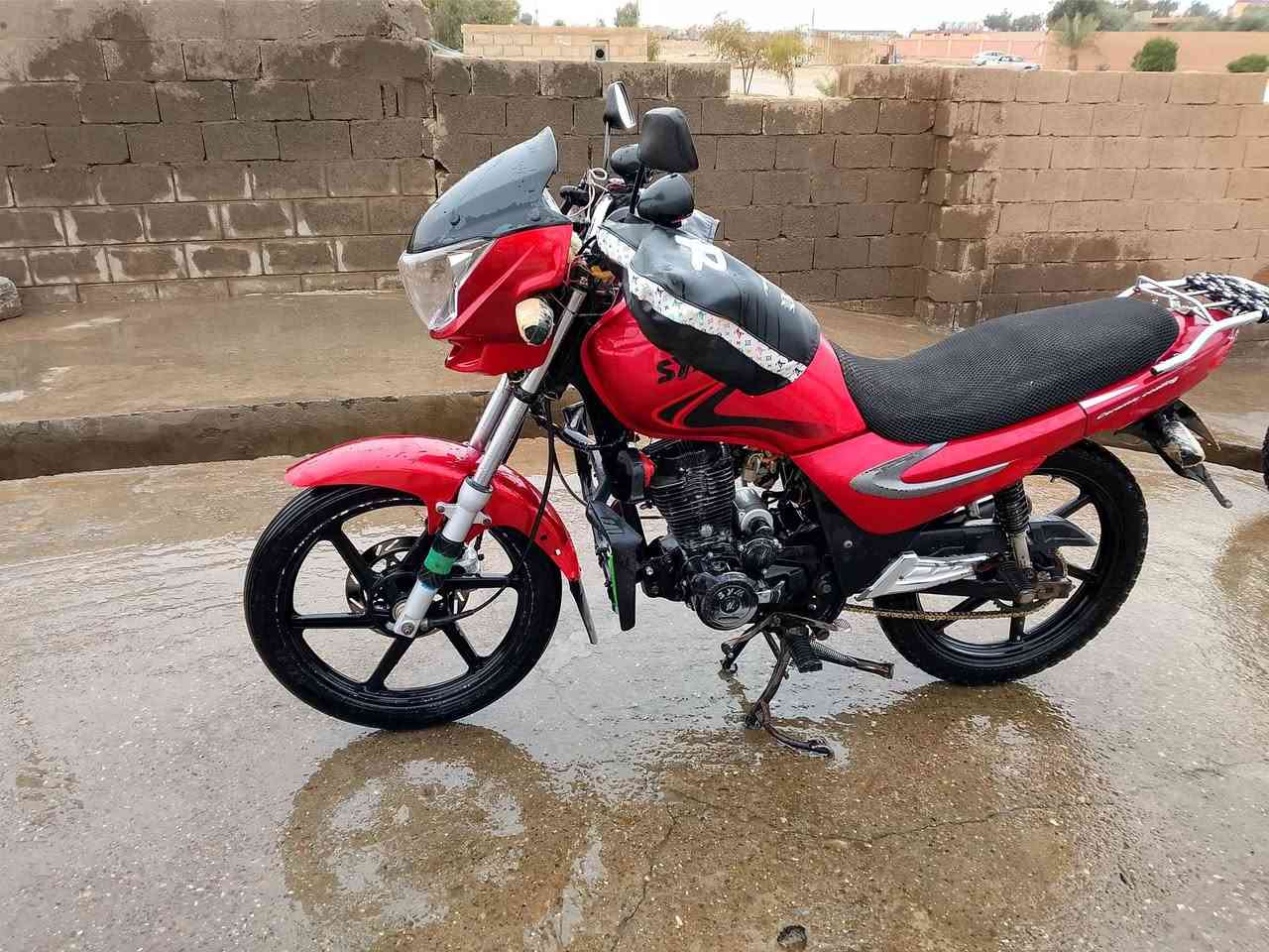 سلام عيكم موطور لبيع محرك 150 كهربايات كله شغاله نضافه تنشاف بل عين دشبول كتروني سعر 775 وبيه مجال لطيبين مكاني لعبيدي  ***********
