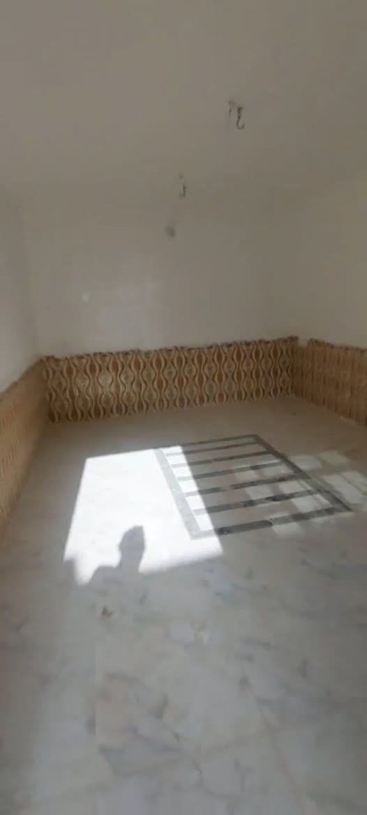 سلام عليكم
📌بيت للبيع طابقين 
مساحه 180 متر /سند 25 /
📍طويريج شارع 40 خلف الطابو وقريب على شارع الحولي خلف قاعة القصر الابيض 
البيت  سيراميك كلش مرتب
♦السعر. 59 قابل لتفاوض
[[وتساب***********]]
______________________
[[اتصل. ***********]]
