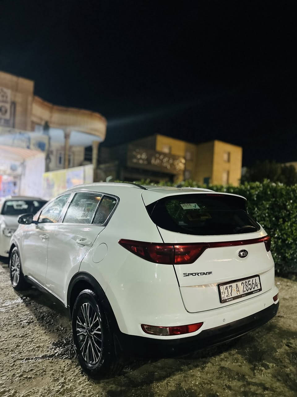 سلام عليكم لبيع كيه سبورتج مديل 2017 ورد كوري بيه جاملغ وبنيد تبدي وباقي كفال ماشيه 180 سياره حلو ونضيف حداديه تخم تايرات سياره جديد تعال وشوف رقم مثنى تحويل ثاني ويوم سعر ب155 وبيه مجال تواصل ع هاذه رقم ***********
