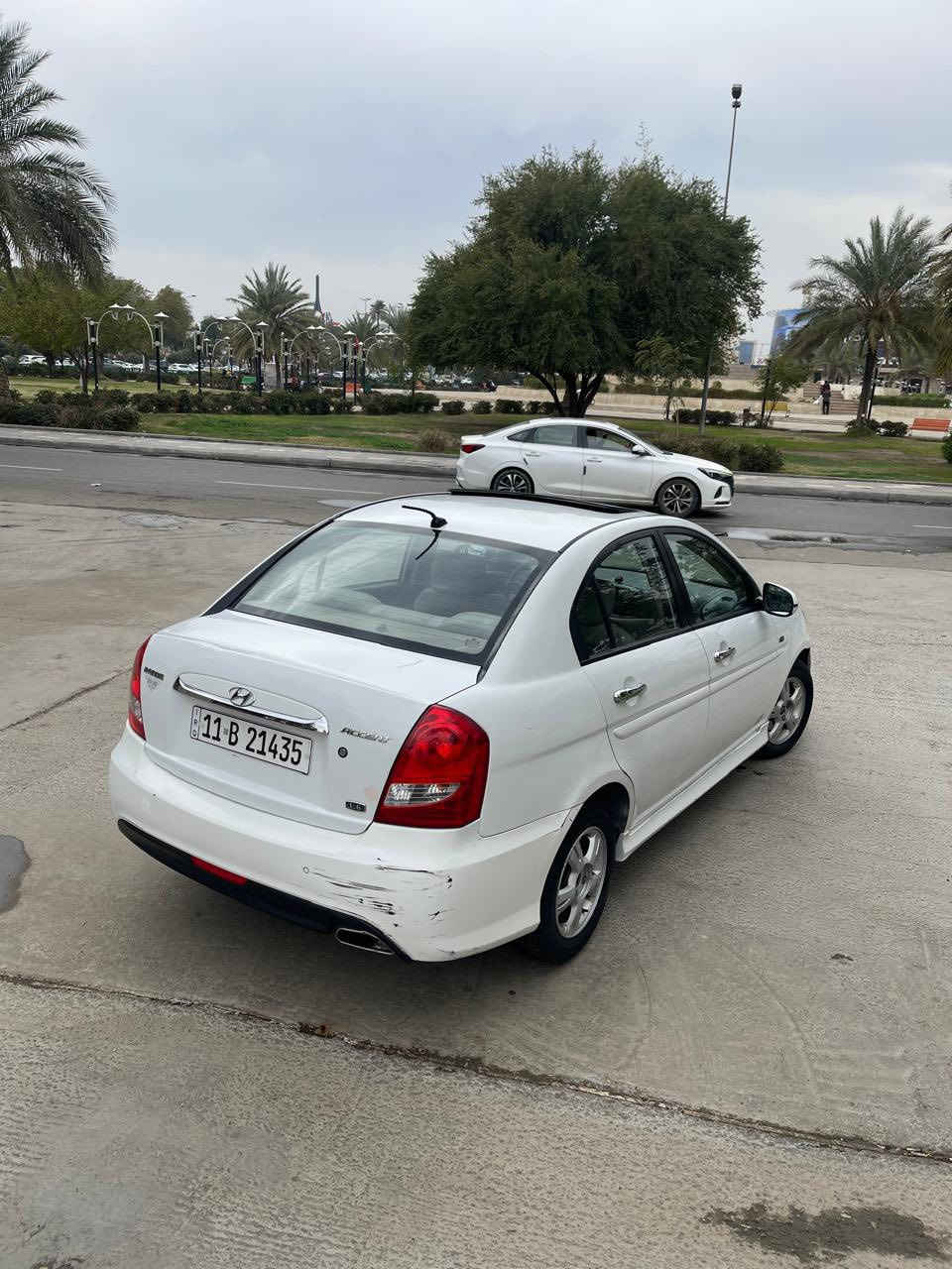 اكسنت شكل رياضي 2011 خليجي
تخم تاير جديد 
بلكات نوزلات جدد
غرفتها بلاديه 
ضررهها فقط صبغ جاملغ خلفي عكس السايق بدون دواخل وبارد الباب الخلفي عكس السايق 
مكينه 1600 
كير خير من الله 
تبريد شغال 
مكان السياره بغداد الطوبجي 
رقم : ***********
