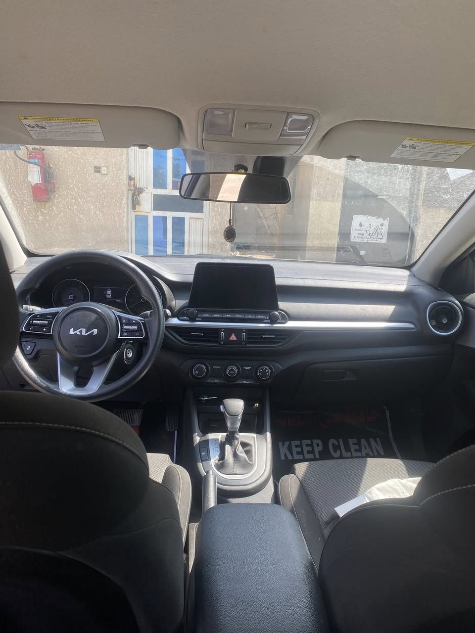 السلام عليكم فورتي 24 للبيع امريكي رقم بغداد ماشية17 الف حادثها بسيط بارد وتبديل دعامية امامية ارباك استيرن فقط وباقي تفاصيل السيارة بالصورمكاني م الصدر *********** السعر 155
