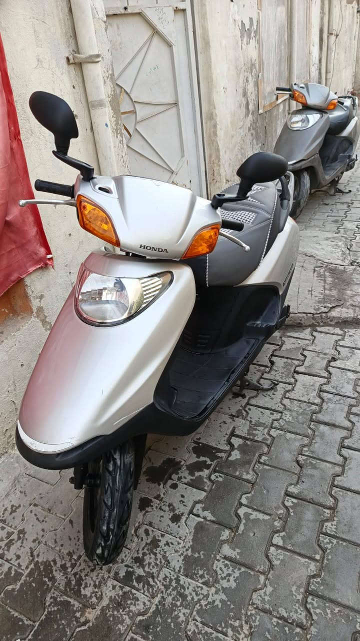 السلام عليكم دراجه للبيع اسبيسي ياباني مال شركه برغي ما مفتوح  ماشيه أسبوعين سعره مليون وستميه وبيه مجال الشراي يتصل ع رقم***********
