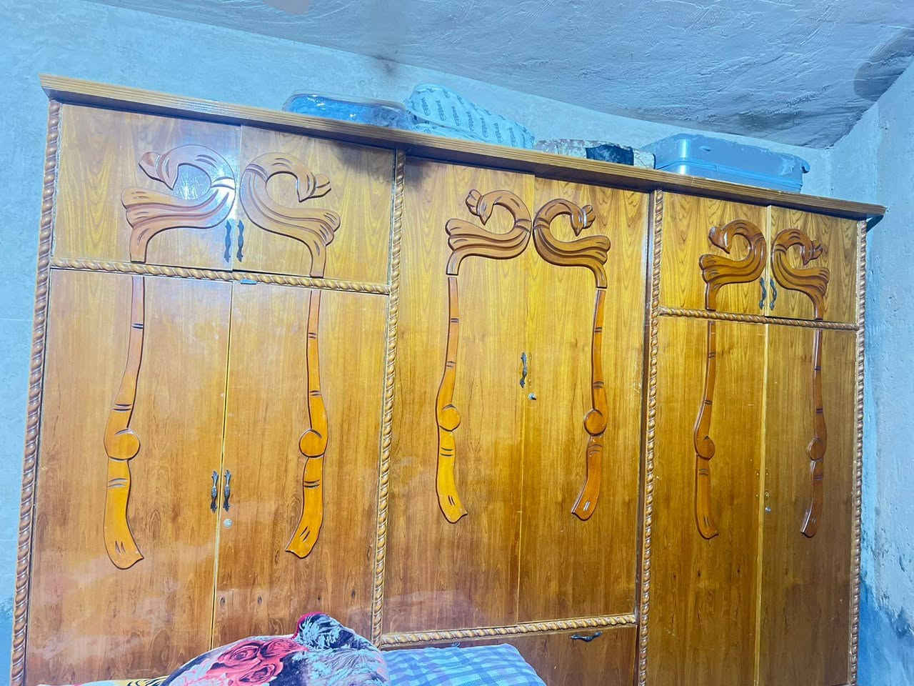 غرفه اخشاب حطاطه للبيع نضيفه سعر 600 وبيها مجال
مكاني قنان 
تواصل ***********
