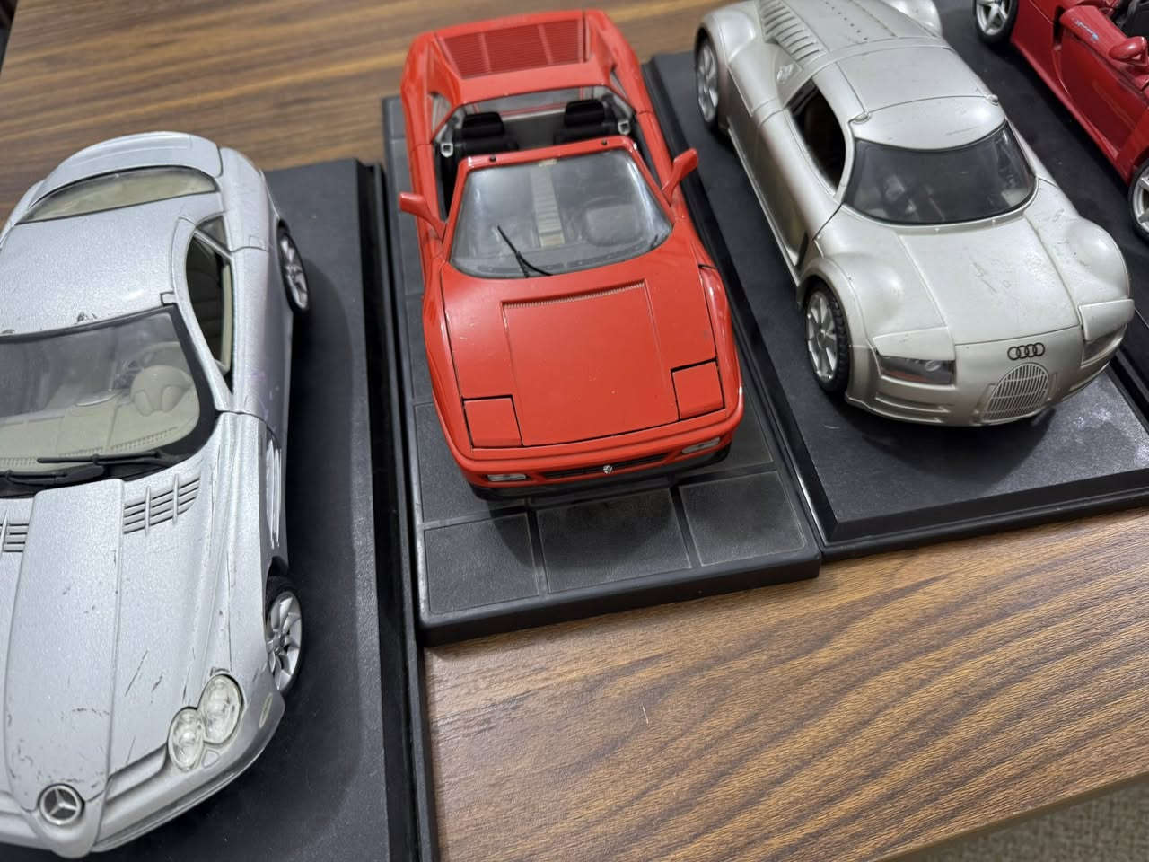 السلام عليكم ١٢ سيارة حجم ١/١٨ ٦ جدد و٦ مستخدمات عرض فقط بس ثنين مال سباق حجم ١/٢٤ راديهم كلهم ب ٣٠٠ الف والمكان سبع ابكار ***********
