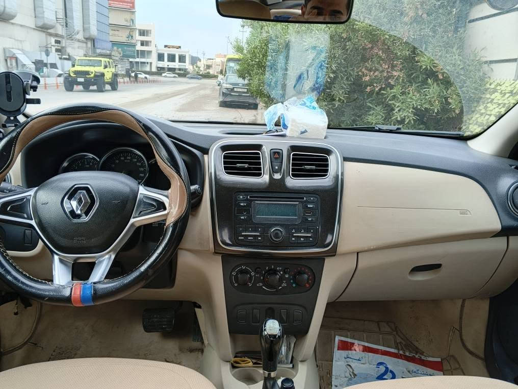 رینۆ سومبول ٢٠٢٠ سەیارەکە ٥ پارچەی بۆیاخە پشتی لێدرانەکی هەیە کەمەک ناو سندوقی گرتیە گێر مەکینە تەبرید بە شەرت سەنەوی ٢٠٢٧ مانگی ٧ رەقەم تەلەفۆن واتس ئاپ:*********** أربيل, العراق
