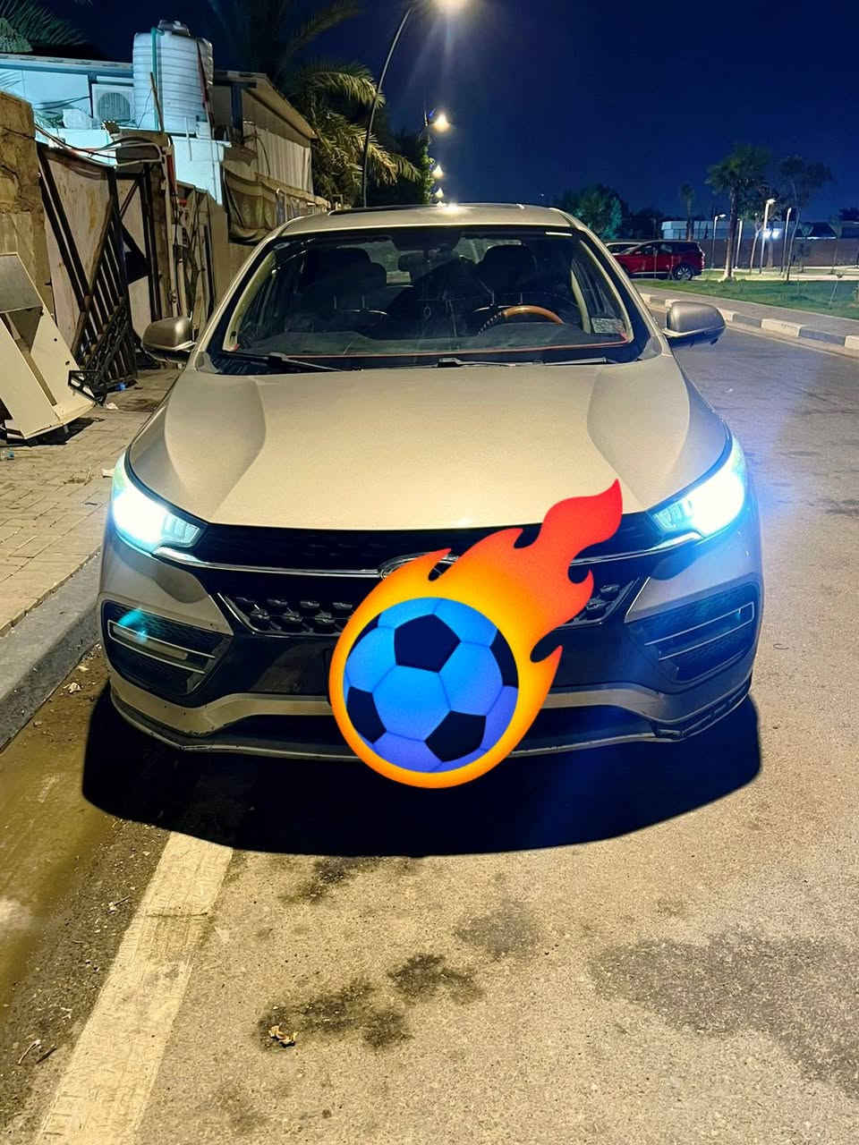 للبيع: شيري أريزو 6 
 * الموديل: 2020
 * المواصفات: شاشة، كاميرا، حساسات، تشغيل بصمة، مقاعد جلد، فتحة سقف.
 * ملاحظة الأمانة والضرر:
   * السيارة تحتوي على دعمة في الباب الأمامي لجهة السائق (مصلحة 
   * التبريد بحاجة إلى غاز فقط.
 * الوضع القانوني: السنوية محجوزة وتصبح حرة نهاية عام 2026.
 * مكان التواجد: البصرة - دور الضباط.
السعر: 80 ورقة (قابل للتفاوض البسيط).
للتواصل والاستفسار: ***********
