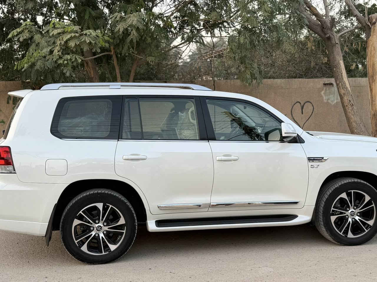 موديل 2021 VXR محرك 5700 مواصفات لكزس . سلايد عدسه لايت متحركه ستيرن كهربائي 5 بصمات الصندوك كهربائي الكشنات جلد شاشه كيجات لكزس كشنين كهربائي شاحن لاسلكي 3 شاشات تشغيل عن بعد سياره فول مواصفات معروفه ل VXR تجي فول . بيها شبر صبغ بركن الدعاميه الاماميه  محدده بالصوره ولباقي كفاله بشرط الفحص بسمي تحويل ثاني يوم اي استفسار           ***********
