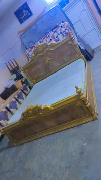 ايطالي  تخت خشب ثكيل ٨٠ قفل واصل البيت ويا دوشك  و شراي يتصل ٠٧٧٦٥١٧٦٧...