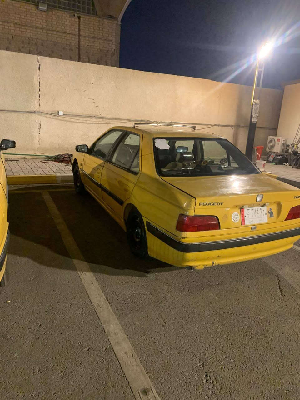 بيجو بارص موديل 20015
كير مكينه  خير من الله تبريد يرادله شحن غاز 
بنيد مبدل بدون طاير يعني بدون ضربه 
وجاملق مرشوش بدون ضربه بس جراد ورشيته 
مكان السياره بغداد الكاضكيه الطي 
السعر 33 ,رغم الهاتف***********
