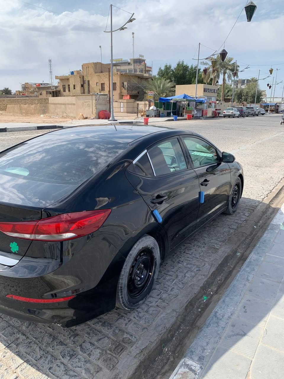 السلام عليكم الانترا مديل 2018 وارد امريكي بدون ايرباك رقم بصره مكينه جديده وكير مكفولات حادثها جاملق ايسر وبنيد وطرف باب السائق مصلح ويوجد تصليخ في اللغد بدون تبديل كما موضح في الصوره السعر 118 وبيها مجال 
للتواصل ***********
