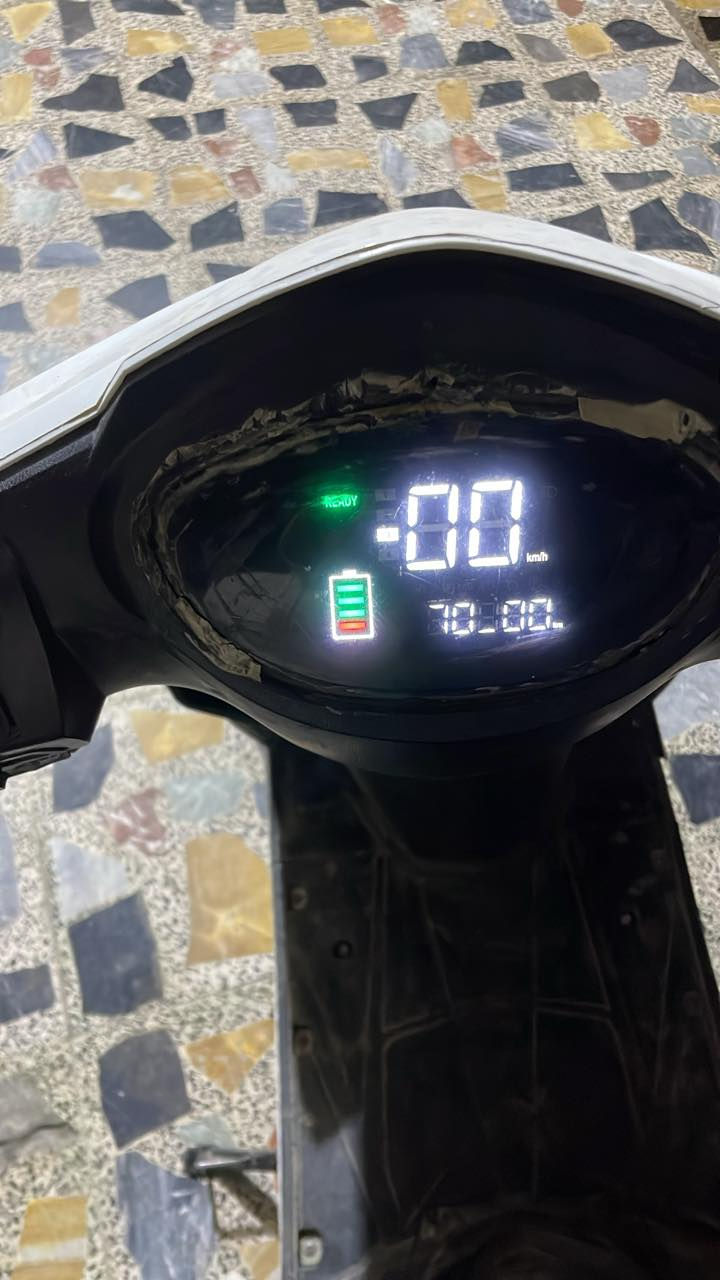 سلام عليكم 
دراجة شحن للبيع دراجة بطارياته مال شركة 
دراجة اروح ورجع اشغل بية بس شاحنتها عطلانه سعر٣٥٠ وبية مجال مكاني بلديات الأيون رقمي***********
(كوم حديد ابيع)
