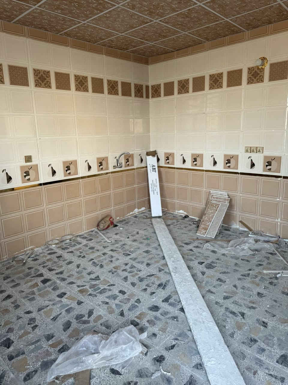 للبيع ارض مع دار تجارية كربلاء سايدين الكمالية مساحةكلية 1000مترالسعر 150 مليون وبيها مجال 
الوجة 24 متر طابو زراعي سند 25 قرار محكمة 
العنوان كربلاء طريق بغداد طريق الجمالية 
الاستفسار اتصال ***********📲***********
