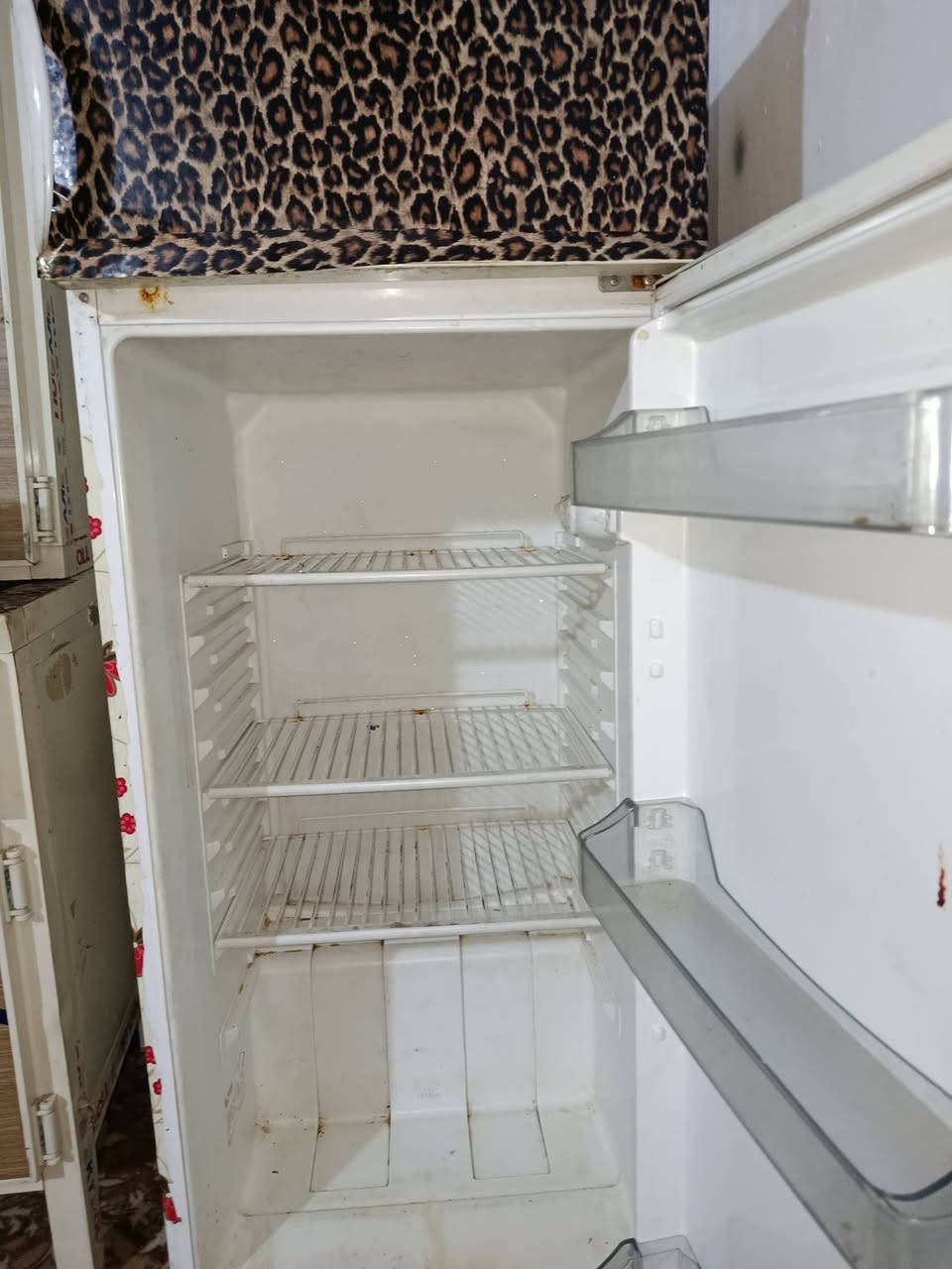 كاونتر مترين كلش نضيف سعرة 200 وثلاجة شرط تجميد 80 قفل مكان البصرة الحيانية ‏‪0778 126 7485‬‏ واتساب
