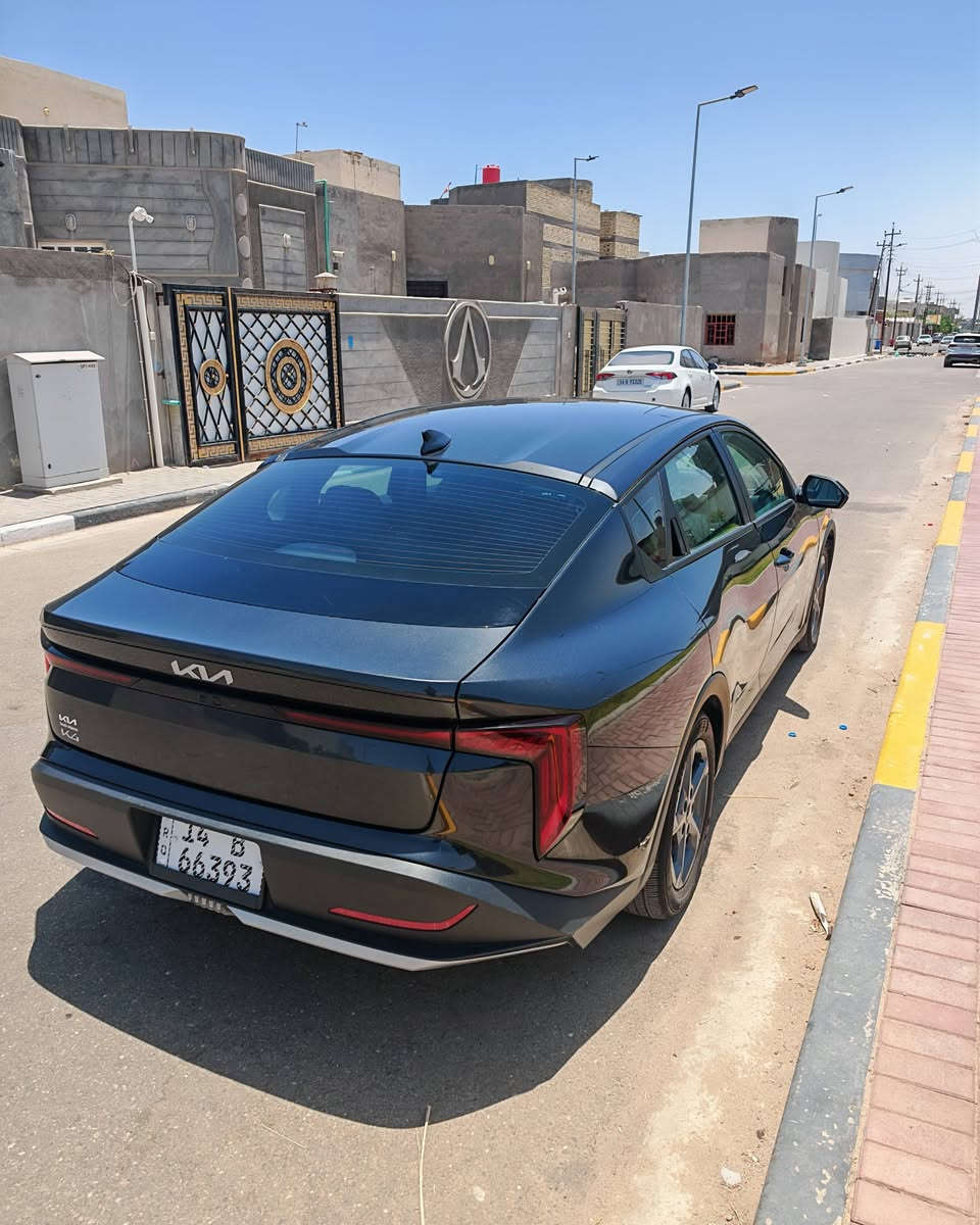 كيا كي 4 موديل 2025 
الحادث موضح بالصور ماشيه 9000 كلم السعر 173 
رقم الهاتف *********** 
مكان السيارة بالبصرة
