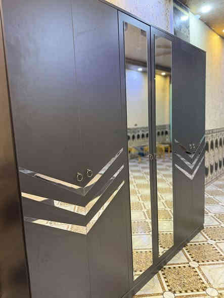 للبيع غرفة نوم تركي 
شبابيه سريرين منفصل 
ويرهم متصل نفرين 
اخت جديده 
مابيه لو جكه 
السعر 450 وبيها مجال 
مناسبه ونضيفه كلش 
ملحقاته سريرين + كنتور كبير 
ميز مرايه 
ميز بصف جربايه 
العنوان رمادي تاميم شارع المشاتل 
***********
