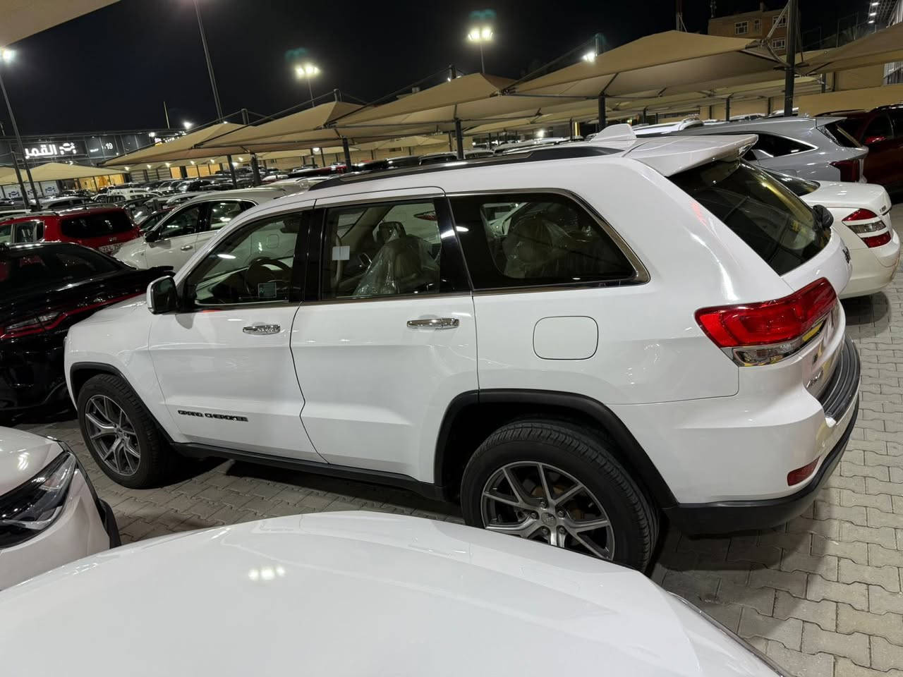 جيب كراند شيروكي ٢٠١٧ خليجيه كفاله
_ خليجيه 

_ السياره مكفولة من الدعامية الدعامية

_ ماشيه ١٣٠ ألف كيلو فقط

_ مواصفات ١/١ 

_ ٦ سلندر محرك ( ٣٦٠٠ ) 

_ بصمة 

_ بانوراما 

_ كراسي جلد اصلي بيجي 

_ كراسي ثنين كهرباء 

_ كراسي تدفئة وتبريد

_ كراسي خزن ميموري 

_ شاشة عرض الأعطال 

_ صندوق كهرباء

_ ستيرن كهرباء 

_ ستيرن تدفئة 

_ شفتات كير بالاستيرن 

_ نظام تزحلق 

_ تشغيل عن بعد 

_ نظام اوتو بريك عند الرجوع للخلف 

_ فور ويل 

_ متعدد أنظمة القياده ( ثلجي ، رمالي ، طيني ، صخري ) 

_ دبل كير عادي أوتوماتيك 

_ نظام سبورت دكمه 

_ نظام اقتصادي ECO

_ مري 

السعر ٢٤٠ 

مكاني كربلاء ***********
