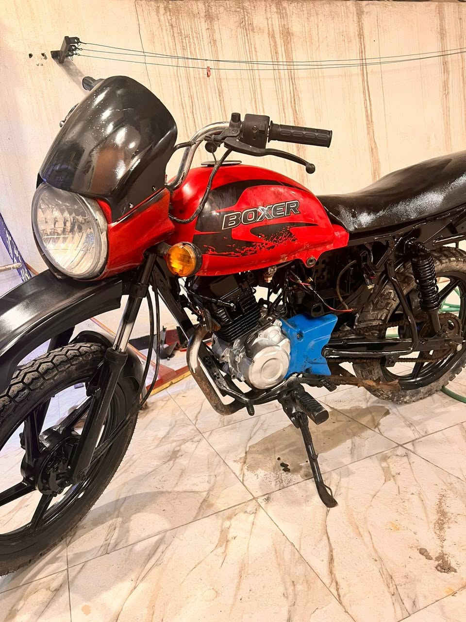 دراجه بوكسر موديل 2021 مكينه كايمه ومجفته بيهه نوقصات بيه عرموطه مال هندر بدون وراق دراجه  تنباع حديده كفلك من سرقه فقط عنواني الزعفرانية رايده 600فقط  لتواصل على رقم ***********
