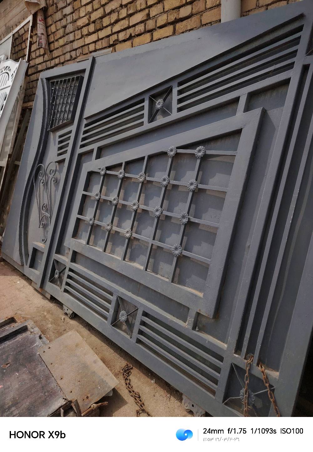 باب حديد مستخدم نضيف جدا جاهز وكامل جيب وشد
العنوان العماره حي الخليج 