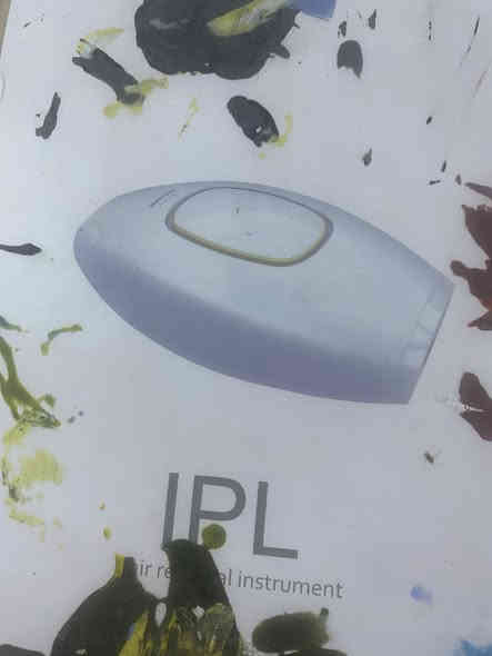 ليزر ازالة الشعر منزلي 
ماركه lpl بي ٥ قوة ضربات بالاضافة ال5000000 مليون ضربة شغال وشاحنته وياه جديد مستعمل مرتين فقط سعر 45 مكاني بغدادالسيدية 
هذا رقمي ***********
