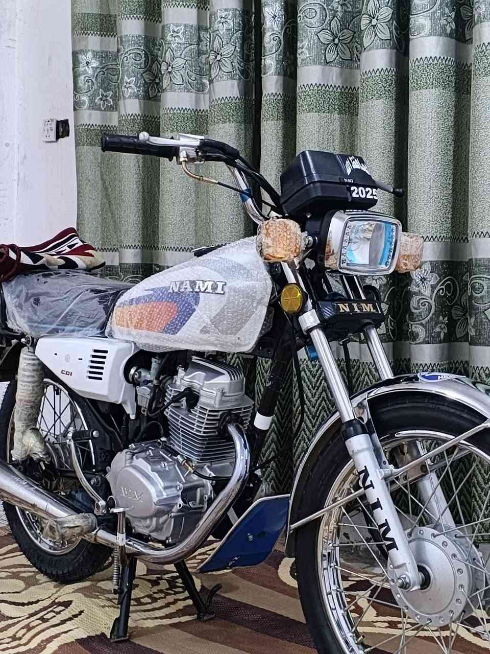 هلاوو شباب للبيع سكنر 25 شبه اصلي 3احرف دراجه بلايلون بعده جديده كلش 
عشرط مكينه كلش ناعمة مديل 2025 طالعه ب26 شهر 5 يعني صارله مصارله هواي 
مكاني كوت سعره مناسب لنضافته جوه سوك ابيع 
***********
