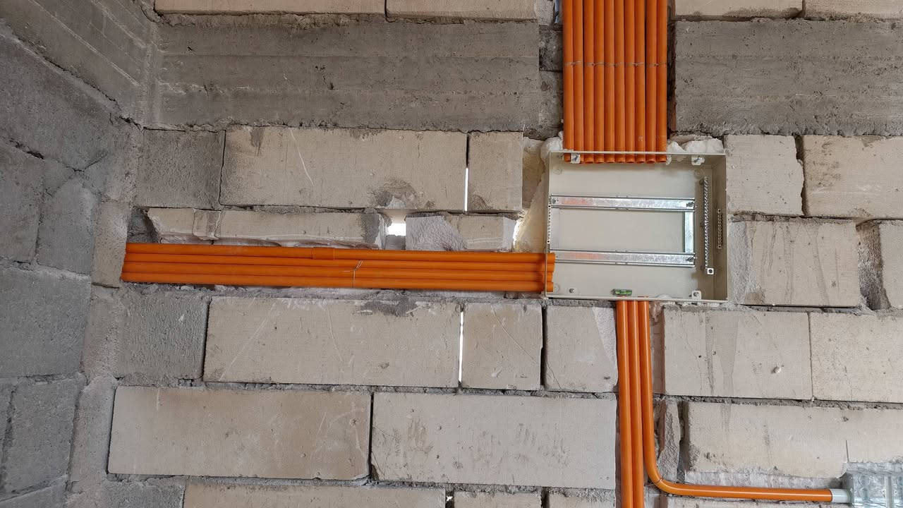 على بركة الله 🙏
تم بعون الله إنجاز نزالات البايبات وتثبيت البوكسات، إضافة إلى مجميع التشغيل الرائيسي لأحد الإخوة 💪

شغلنا يعتمد على السرعة والدقة وإتقان التنفيذ مع الالتزام بالوقت — لأن رضا الزبون أولويتنا دائمًا ✅

للاستفسار أو الحجز راسلنا خاص أو اتصل 📞
***********
***********

#اعمال_كهرباء #تمديدات #تنفيذ #شغل_نظيف #التزام_بالموعد
