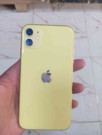 ايفون ١١ عادي للبيع  ذاكره ٢٥٦  نضافه ١٠٠ ب ١٠٠  بطاريه ٩٣  ممفتوح ولا...