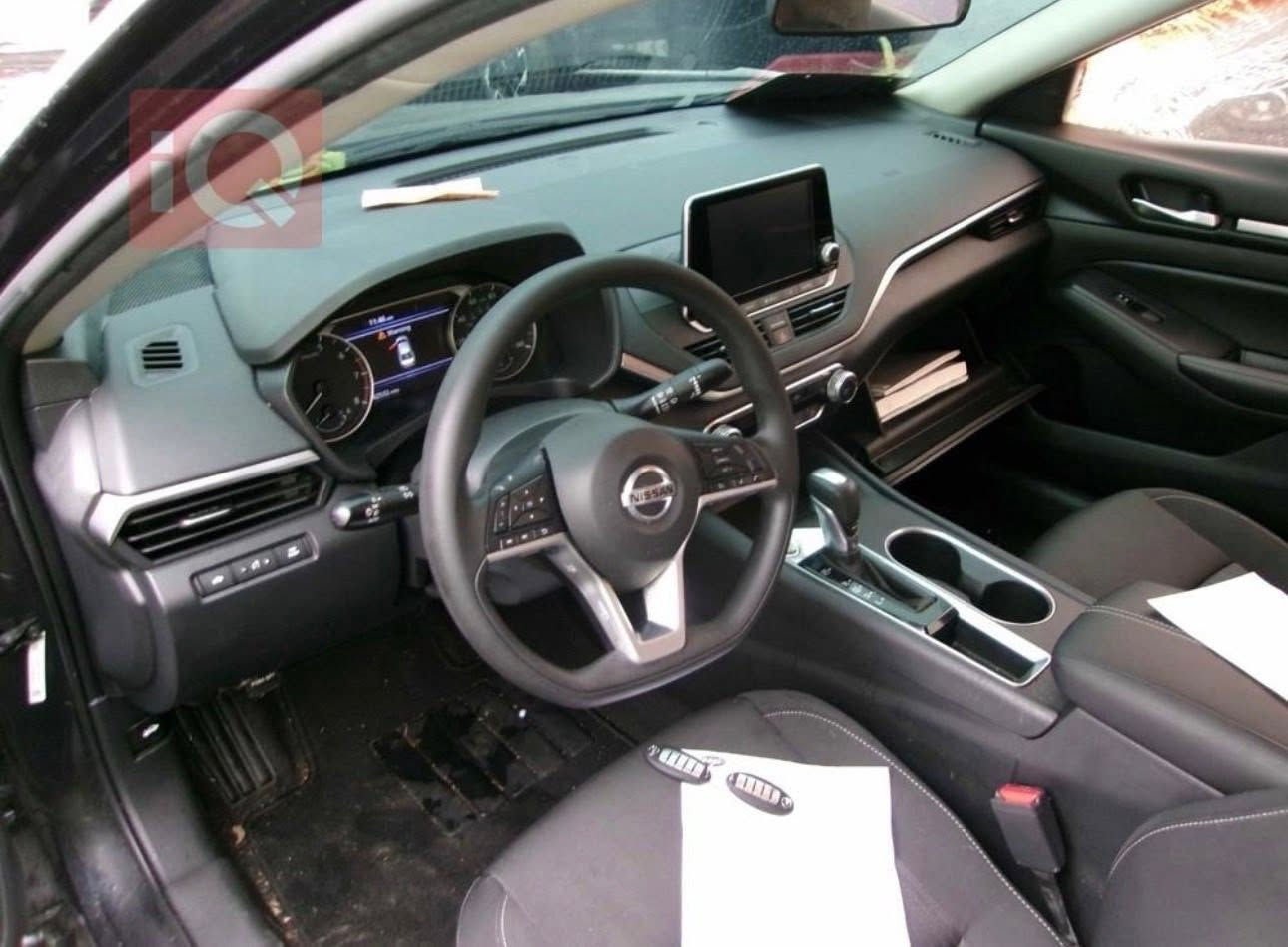 نيسان التيما 2022  SV🚘 
🔥 Nissan Altima 2022 SV 🔥

🚘 مرقم كربلاء 🚘 

📃 اليكم التفاصيل الآتية 👇🏻

🚘 امريكي 
🚘 ماشيه 93 الف كم
🚘 موديل 2022
⚙️ حجم المحرك V4 2.5L
⚙️ كير Cvt
🐎 بقوة 188 حصان 🐎🐎
🔑 مفتاح التشغيل بصمة 
🔑 تشغيل عن بعد 
🚗 دفع امامي
📍حساسات أمامية 
📍حساسات خلفية 
💡لايت زينون & LED 
🚘 دخول بصمة ذكي 
🛞 حجم الاطار 205/55R16
🛞 4 دسك
🛞 حساسات ضغط الاطارات /مسروقه جميهعا في امريكا
🎈عدد AIR BAG 6
🚗 ا ABS  
🖥 شاشة تدعم Apple Car play  
🛣 مثبت السرعة 
💺تتسع المقصورة ل 5 ركاب
💺المقاعد لون اسود 
💺حركة مقعد السائق كهرباء  
❄️ قطعه تبريد واحده
🚘 أوضاع القيادة Drive Mode 
⛷️ نظام مانع الانزلاق 
🥤حاملات الأكواب 
الضرر في امريكا حسب ماهوه موضح في الصور كله راجع بارد كارت ( عدا نصف تكمه خلفيه حار وصبغ ) اما الباقي تكحيل كارت
مستورده باسمي من امريكا  دخلت للعراق 2024\5\1
💵 السعر 165 ورقه
📍كربلاء

لاستفسارتكم يرجى الاتصال على الأرقام :***********
