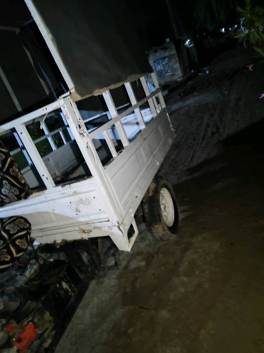 سلام عليكم ستوته امتيار اللبيع   بيه محرك فتاك والله  ستوته خير من الله السعر 475وبيه مجال  الستفسار ***********