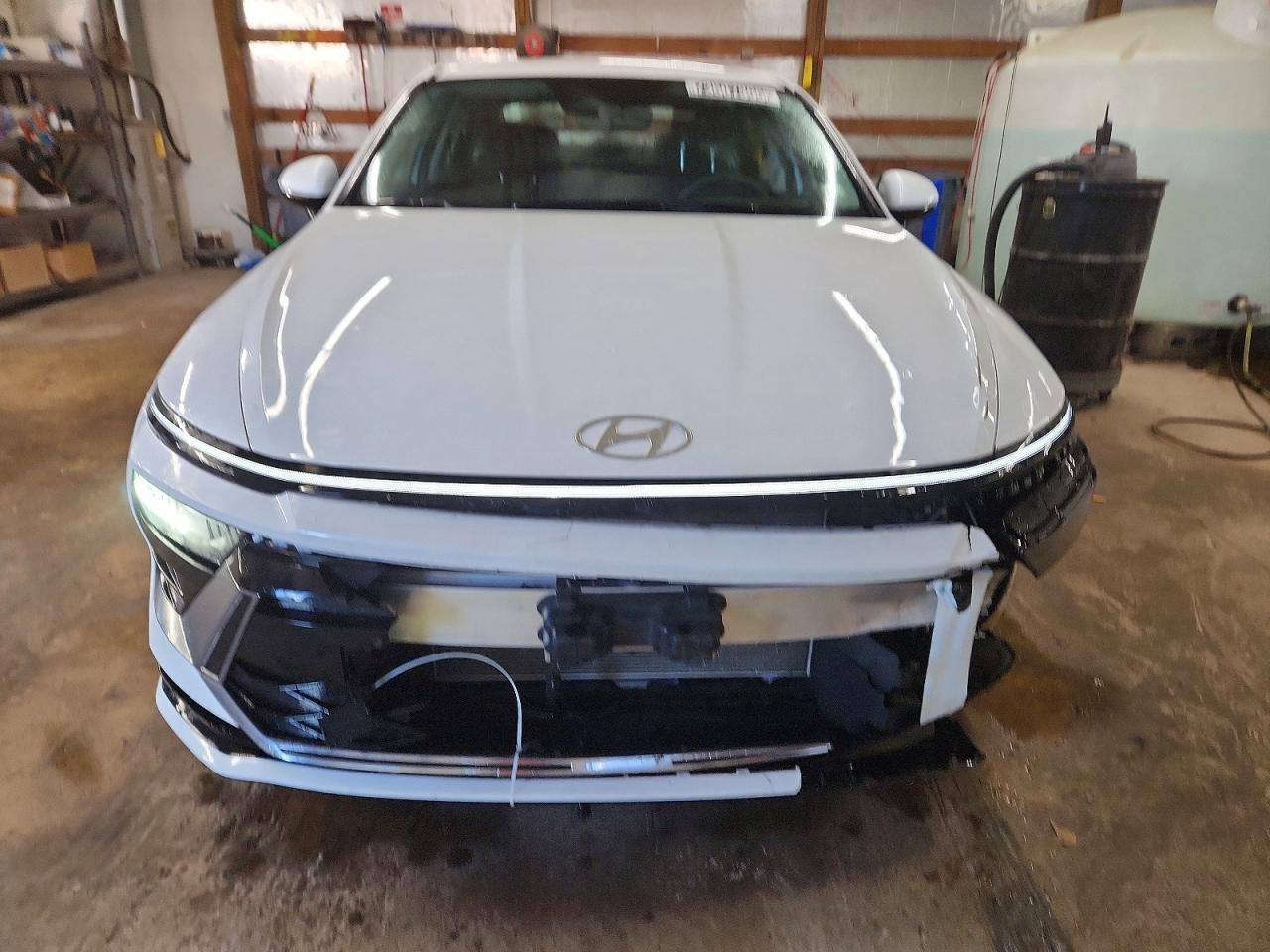 سوناتا 2025  ضرر خفيف 
جميع الارباكات سليمة 
السعر 148 ورقه واصل منفذ طريبيل بدون تصليح
يمكن ادخالها بكتاب شهداء 
مدة وصولها 40 يوم

 ***********  مهندس حيدر 

مكتب المهندس حيدر للمزادات الأمريكية والكندية

 العنوان ميسان العماره 
يوجد لدينا أفرع في جميع المحافظات لضمان وصول السيارة وإجراء المكاتبة
