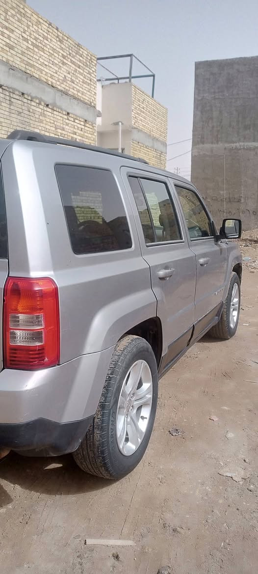 السلام عليكم سياره جيب باتريوت موديل 15سنويه جديده رقم انكليزي ميسان باسمنه الشراي  يتصل على الرقم ***********
