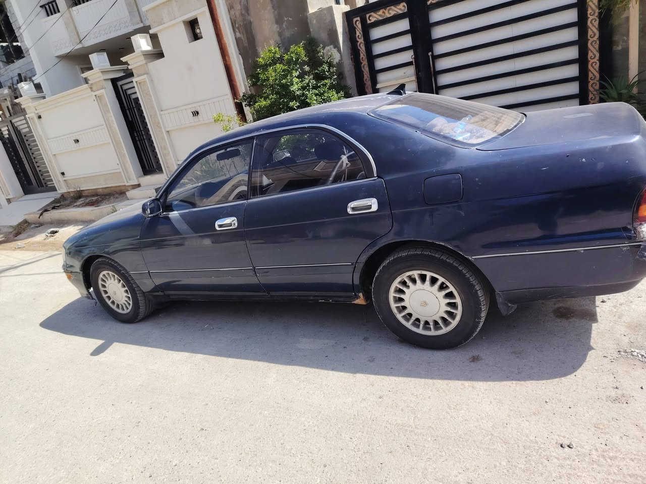 بطه موديل 92 باسمي تحويل ثاني يوم مابيها نقص عدا الجراد وبقت على حطتها تجي واشوف بعينك و40 وبيها مجال بسيط مكاني ديالى تقاطع القدس 
***********
