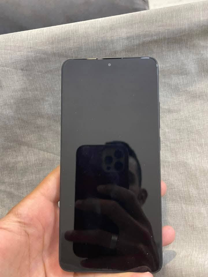 📱 للبيع POCO X7 Pro
اللون: أسود

الذاكرة: 12GB RAM

التخزين: 512GB

شاشة AMOLED 120Hz بدقة 1.5K

معالج Dimensity 8400-Ultra القوي للألعاب والاستخدام الثقيل

بطارية 6000mAh وشحن سريع 90W

كاميرا 50MP مع مثبت بصري

مقاوم للماء والغبار IP68

الجهاز نظيف جداً وخالٍ من المشاكل، أداء ممتاز وسرعة عالية، مناسب للألعاب والتصوير والاستخدام اليومي.


**إذا كنت صاحب هذا الإعلان وتريد حذفه لأي سبب، رجاءا أرسل رسالة إلى الدعم الفني**
