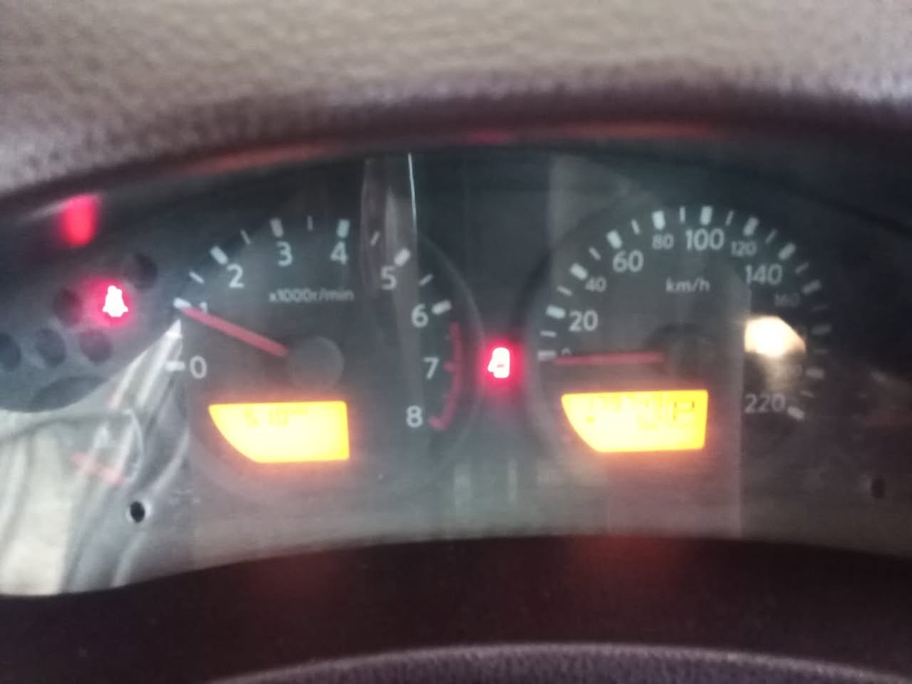 السلام عليكم نيسان نيفارا للبيع موديل ٢٠٠٩ سيارة جدا جدا نضيفة بمعنا الكلمةمكفولة سيارة تخبل مال بيت ماشية   ١٧٥ الف بيهة فقط رصعة بل جاملغ ايمن صغيرة فقط هاي غير شي مابيهة 
السعر ١٣٥وبيهة مجال 
العنوان الغزالية 

‭٠٧٩٠ ١١٦ ٣٩٢٤‬
