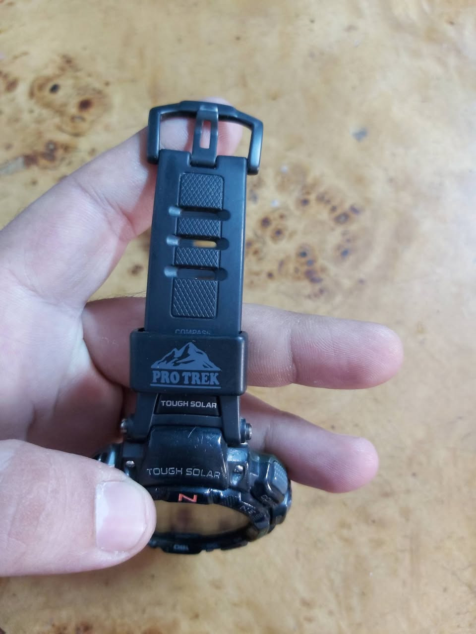 السلام عليكم
السلام عليكم CASIO PROTREK PRG نضافه فول 

سعر الساعه 175 ألف يوجد توصيل 
مقاومة للماء حتى عمق 100 متر
المقاومة البيئية
مقاوم لدرجات الحرارة المنخفضة (-10 درجة مئوية / 14 درجة فهرنهايت)
مصدر الطاقة وعمر البطارية
تاف سولار (تعمل بالطاقة الشمسية)
ميزة المستشعر
نطاق قياس مقياس الارتفاع: من -700 إلى 10000 متر (من -2300 إلى 32800 قدم). وحدة القياس: 5 أمتار (20 قدمًا). قياسات ذاكرة يدوية (حتى 25 سجلًا، يتضمن كل منها الارتفاع والتاريخ والوقت). ذاكرة الارتفاعات العالية/المنخفضة. ذاكرة إجمالي الصعود/الهبوط. أخرى: ضبط الارتفاع المرجعي، رسم بياني لاتجاه الارتفاع، فرق الارتفاع. *إمكانية التبديل بين المتر (م) والقدم (قدم).التوقيت العالمي
التوقيت العالمي: 31 منطقة زمنية (48 مدينة)، عرض رمز المدينة، تشغيل/إيقاف التوقيت الصيفي
عرض شروق الشمس/غروبها
عرض وقت شروق الشمس وغروبها، ومؤشرات ضوء النهار لتاريخ محدد.
ساعة توقيت
ساعة إيقاف بدقة 1/100 من الثانية، سعة القياس: 23:59:59.99، أوضاع القياس: الوقت المنقضي، وقت الانقسام، أوقات المركزين الأول والثاني
مؤقت
مؤقت العد التنازلي وحدة القياس: ثانية واحدة نطاق ضبط وقت بدء العد التنازلي: 24 ساعة نطاق ضبط وقت بدء العد التنازلي: من دقيقة واحدة إلى 24 ساعة (بزيادات دقيقة واحدة وساعة واحدة)
تنبيه/إشارة زمنية كل ساعة
5 منبهات يومية
إشارة الوقت كل ساعة
ضوء
إضاءة خلفية كهروضوئية، إضاءة كهروضوئية تلقائية بالكامل، مدة إضاءة قابلة للتحديد، توهج لاحق
لون فاتح
EL: أزرق مخضر
تقويم
تقويم تلقائي كامل (حتى عام 2099)
خاصية كتم الصوت
تشغيل/إيقاف نغمة تشغيل الزر
ميزة توفير الطاقة
توفير الطاقة (تصبح الشاشة سوداء لتوفير الطاقة عندما تُترك الساعة في الظلام)
عرض/تنبيه البطارية
مؤشر مستوى البطارية
مدة التشغيل
مدة تشغيل البطارية التقريبية: 6 أشهر على البطارية القابلة لإعادة الشحن (مدة التشغيل مع الاستخدام العادي دون التعرض للضوء بعد الشحن) 23 شهرًا على البطارية القابلة لإعادة الشحن (مدة التشغيل عند التخزين في الظلام الدامس مع تشغيل وظيفة توفير الطاقة بعد الشحن الكامل)
الدقة: ±15 ثانية شهريًا
ميزات أخرى
نظام 12/24 ساعة
شاشة عرض LCD مزدوجة
التوقيت العادي: الساعة، الدقيقة، الثانية، مساءً، السنة، الشهر، التاريخ، اليوم
نطاق عرض البارومتر: من 260 إلى 1100 هكتوباسكال (من 7.65 إلى 32.45 بوصة زئبقية) وحدة العرض: 1 هكتوباسكال (0.05 بوصة زئبقية) رسم بياني لاتجاه الضغط الجوي رسم بياني لفرق الضغط الجوي *التحويل بين الهكتوباسكال والبوصة الزئبقية
بوصلة رقمية تقيس وتعرض الاتجاه كواحد من 16 نقطة. نطاق القياس: من 0 إلى 359 درجة. وحدة القياس: 1 درجة. قياس مستمر لمدة 20 ثانية. مؤشر اتجاه بياني. معايرة ثنائية الاتجاه ووظيفة معايرة الشمال. تصحيح الانحراف المغناطيسي. ذاكرة الاتجاه.
نطاق عرض مقياس الحرارة: من -10 إلى 60 درجة مئوية (من 14 إلى 140 درجة فهرنهايت) وحدة العرض: 0.1 درجة مئوية (0.2 درجة فهرنهايت) * إمكانية التبديل بين درجة مئوية (℃) وفهرنهايت (℉)


**إذا كنت صاحب هذا الإعلان وتريد حذفه لأي سبب، رجاءا أرسل رسالة إلى الدعم الفني**