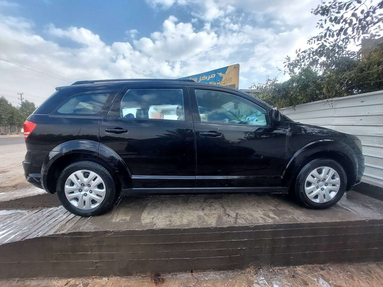 سلام عليكم
جورني موديل 2016
ثلث قطع تبريد  تحكم الخلفي منفصل
 7 راكب  حادثه 
 شويه بل بنيد وجاملغ امامي بي بارد 
بدون تبديل 
مكينه ٤ سياره جاهزه 
ماشيه 183 الف
السعر135 وبيه مجال  
مكان حله قرب سيطره الاثار 
للاستفسار ***********
