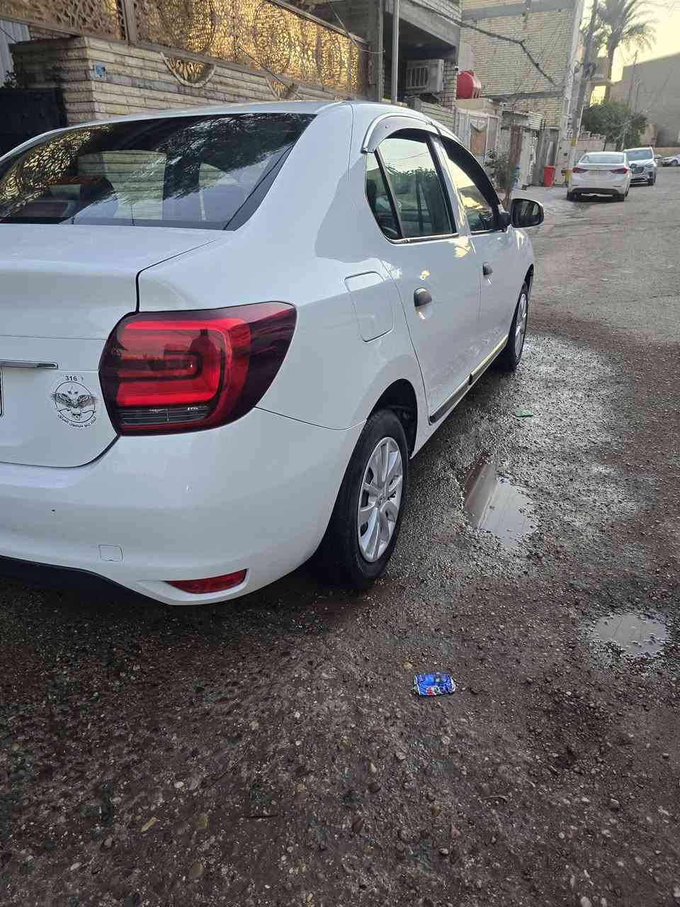 سلام عليكم للبيع رينو سنبل موديل ١٩ بغداد باسمي تحويل ثاني يوم وسنويه لسنه ٢٩ مكفوله  من الصبغ والحادث والبارد سياره ع ايدي من شركه اي نقص مبيهه ماشيه ١٠٠ الف مكاني بغداد  الحريه ***********
